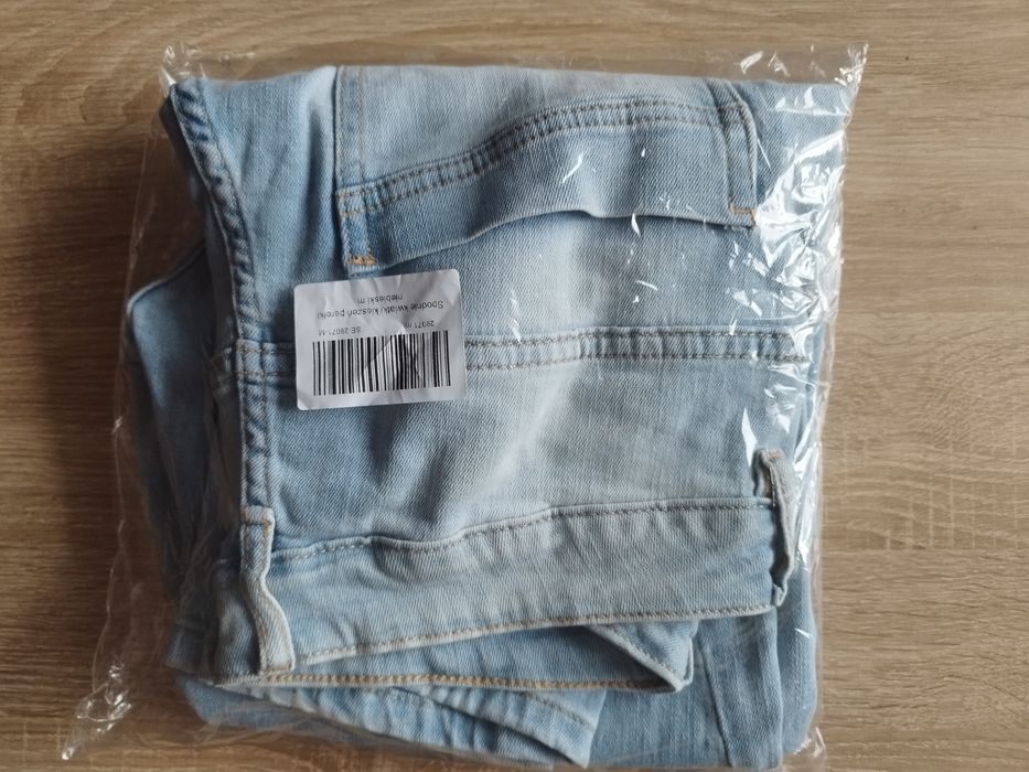 Jeansy casual z kwiatkami i perelkami M