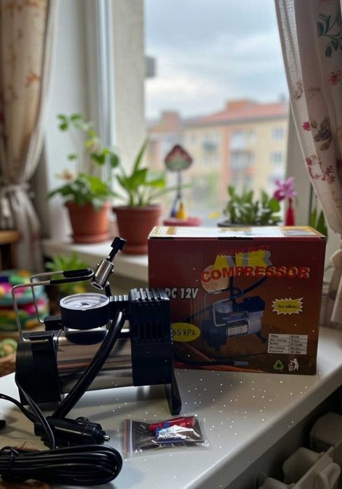 Авто компресор 12 вольт 965 кПа портативний