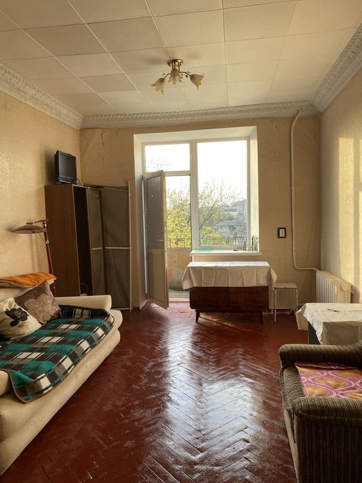 Кімната з балконом, Олександрівський район, гарний стан.