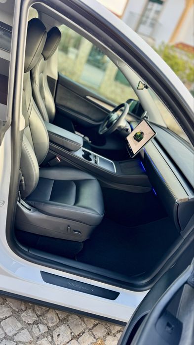 Vendo Tesla Model Y - Único (RWD 2023)