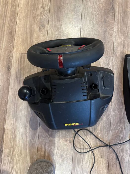 Кермо Logitech MOMO Racing 
Тільки по предоплаті