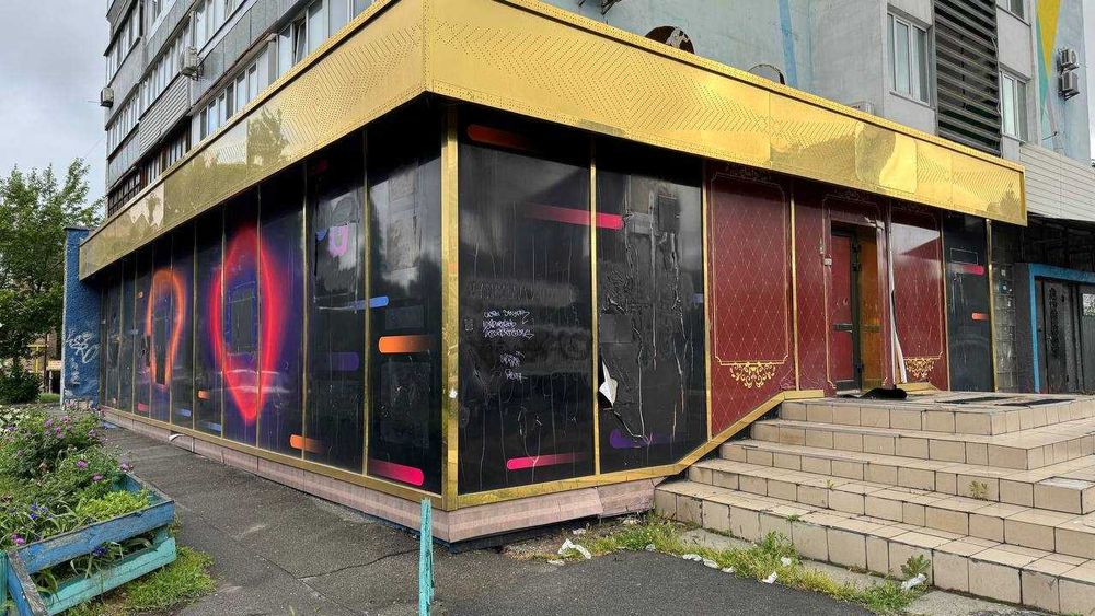Фасадне приміщення 200 кв.м поруч с АТБ,гарна локація