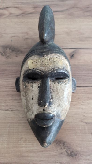 Mascara de madeira