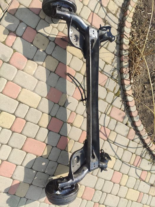 Балка задня Dacia Logan MCV, 555016396R Або по запчастинах