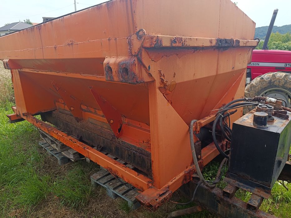 Piaskarka solarka hydrauliczna taśma zimowe utrzymanie drog