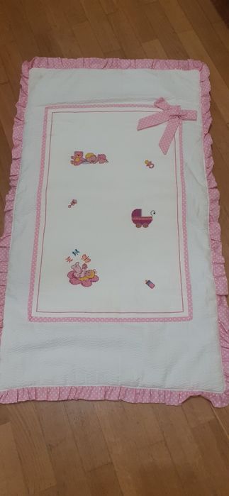 Edredão para berço de bebé menina
