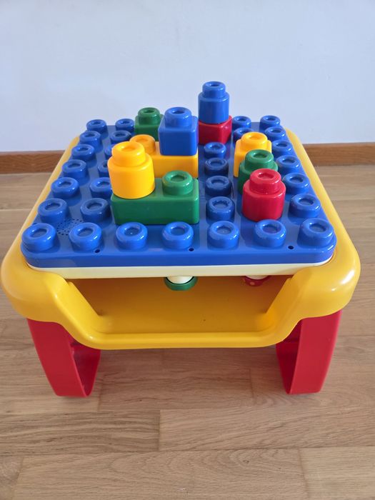 mesa de atividades bebe