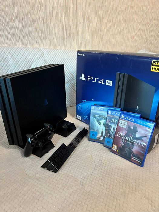 Продам Playstation 4 Pro + 3 гри та додаткове охолодження