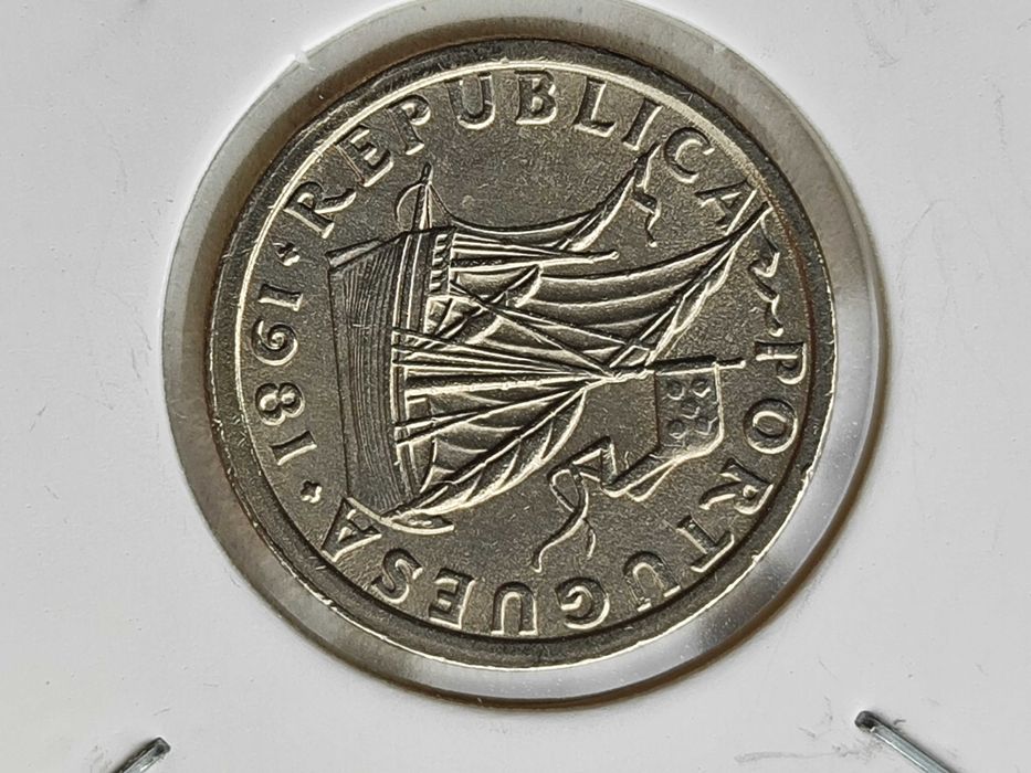 Lote de moedas da República Portuguesa de 2$50 de 1980 a 1985 a 3€