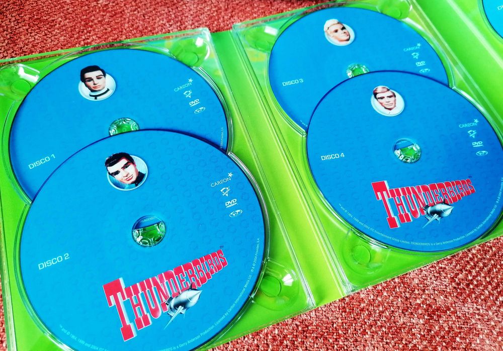 Dvd - "Thunderbirds" Box com 8 DVDs - série completa