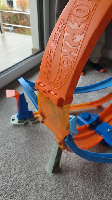 Hot wheels kaskaderska giga Pętla