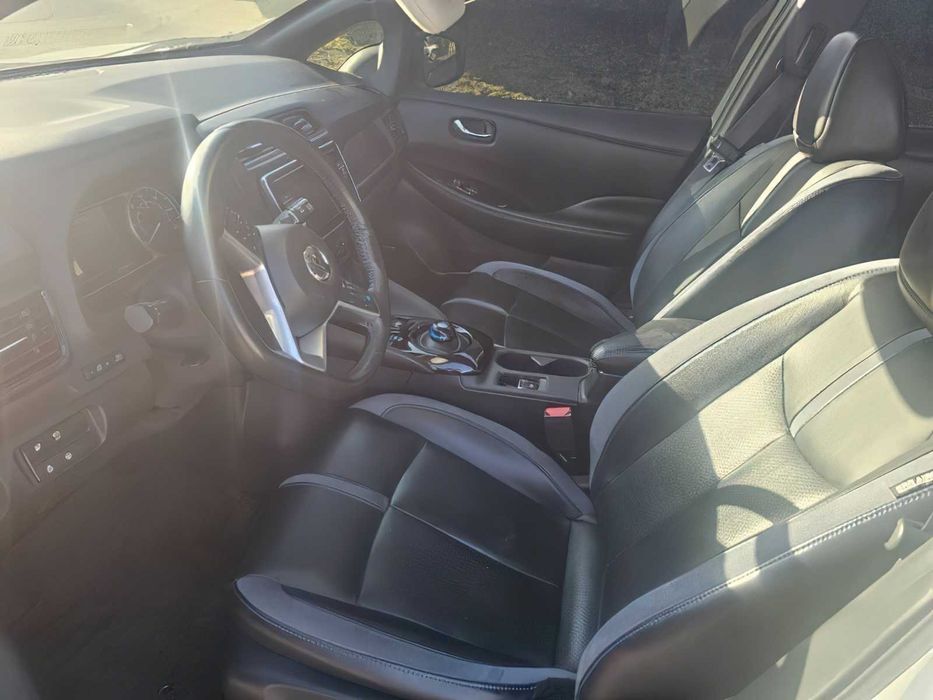 Nissan LEAF      2018