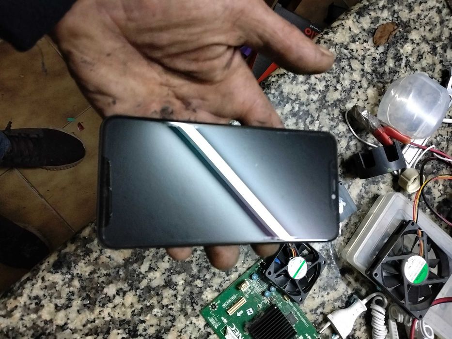 2 ou 5 telemóveis para peças ou reparação e um vidro