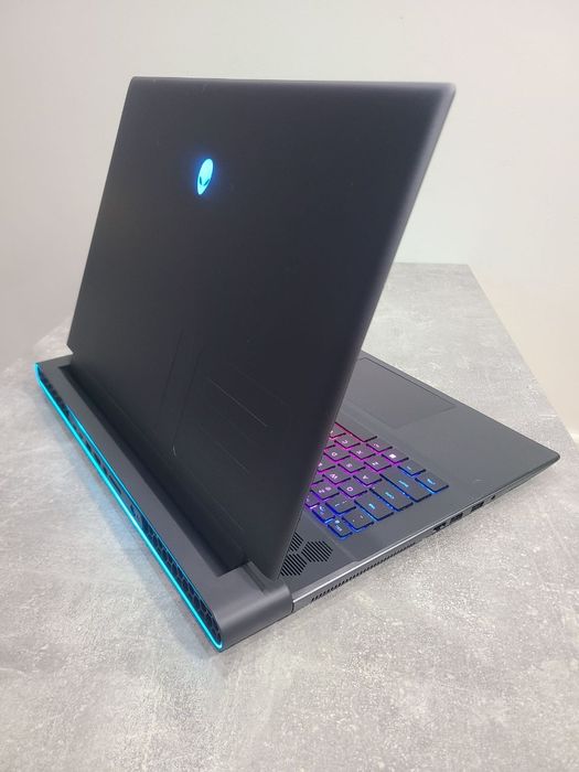 Dell Alienware m18 R1 — RTX 4080 175W / i9 13th Gen / 32GB DDR5 / 18" / 1 TB nvme / як новий