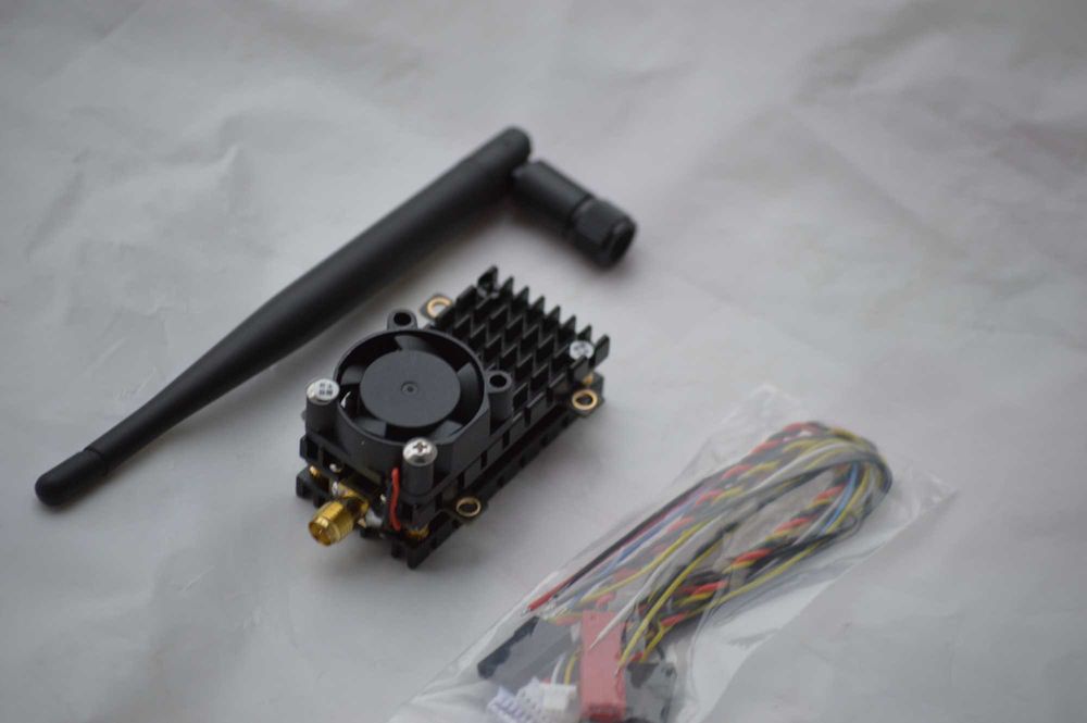 Видео передатчик 5.8G 24CH 2.0W + CADDX ANT Nano 1200TVL