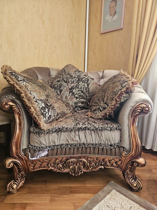 Диван та два крісла