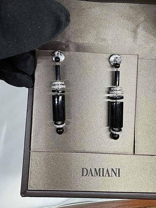 Оригінал бренд Damiani, сережки, золото 750 проба з натуральними діамантами.