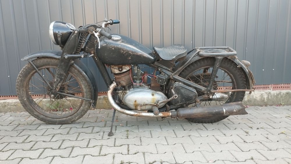 Iż 350 1950r zarejestrowany na białe tablice
