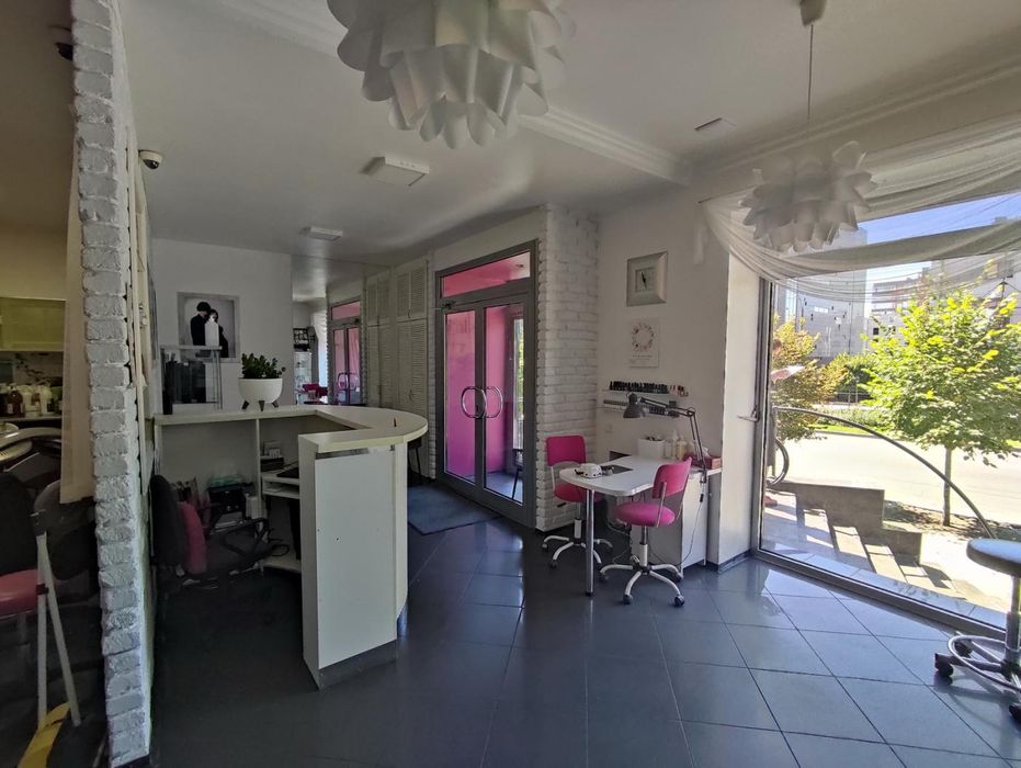 Продаж діючого салону краси з обладнанням