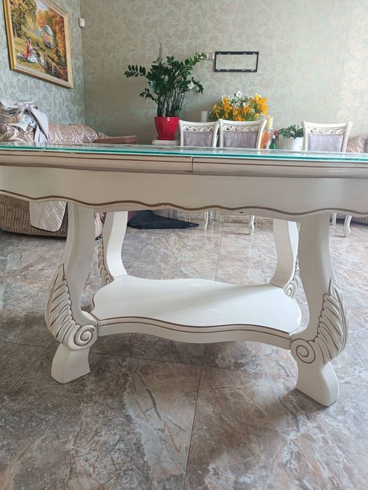 Стол в гостиную и стулья