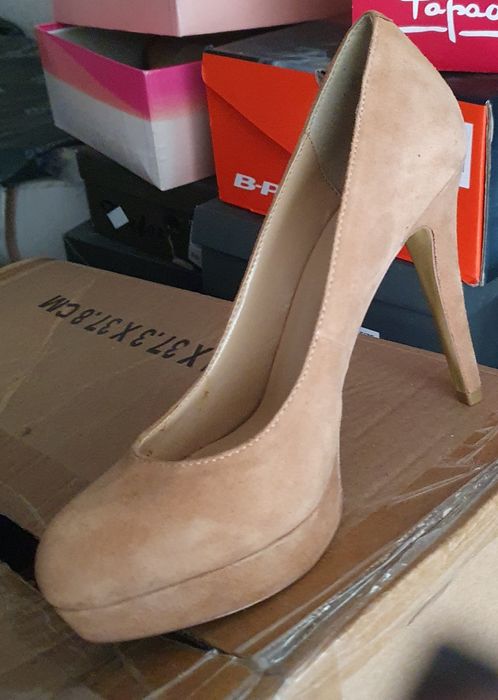 Sapatos camurça 38
