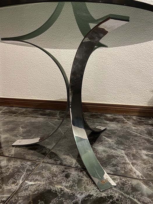 Mesa redonda de vidro e aluminio