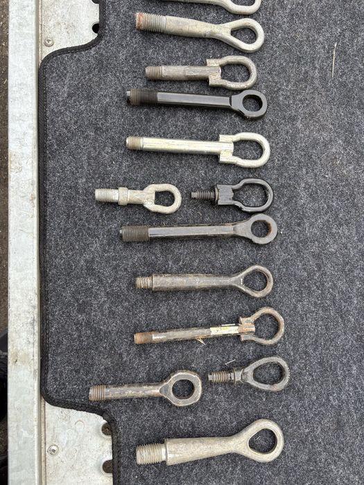 Крюк буксировочный !!!