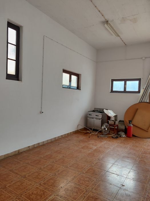 Arrendo Armazém na Malveira