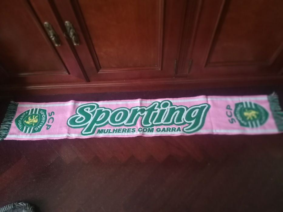 Varios cachecois do Sporting