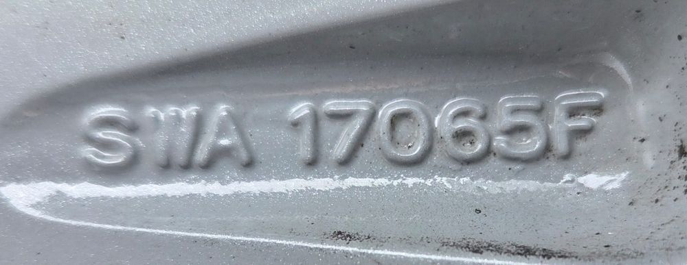 Felgi Oryginał Honda HR-V 6,5Jx17 ET40 5x114,3 opony zima 225/65R17
