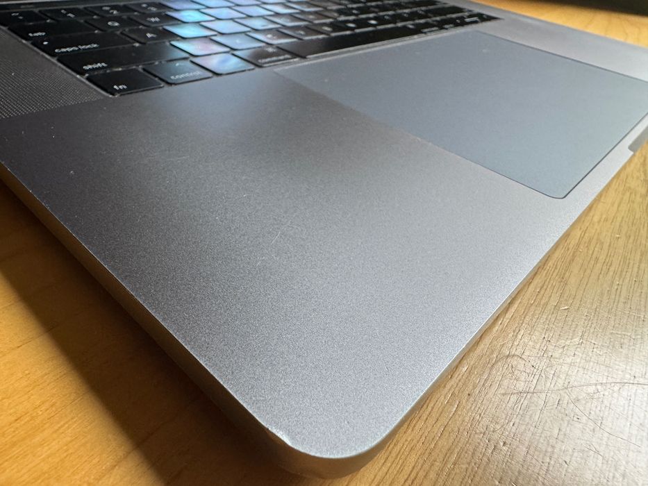 MacBook Pro 2018 15" A1990 Silver i7 / 16 Gb / SSD 512GB / Retina