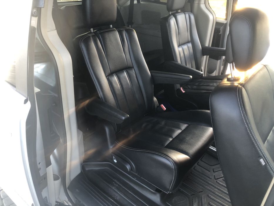 Chrysler town country