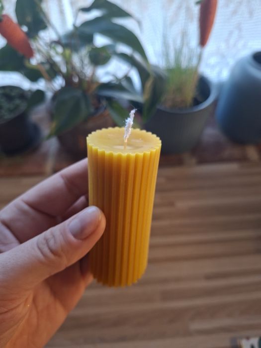 Dwie świece naturalny wosk pszczeli