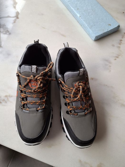 Vendo ténis de homem novos nunca foram calçados por me serem pequenos