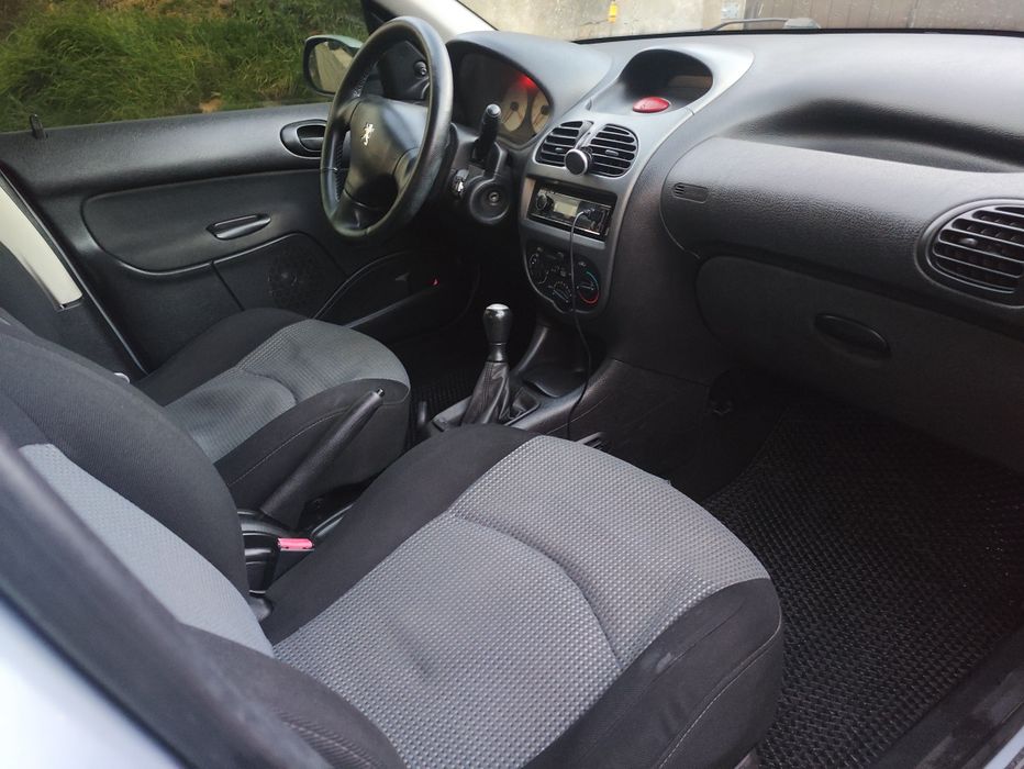 Продам Peugeot 206