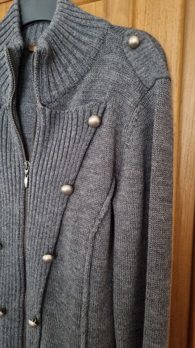 Casaco de malha, tamanho M, da marca Decenio.