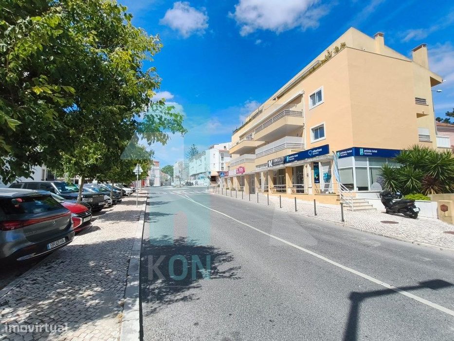 Loja no centro de Carcavelos