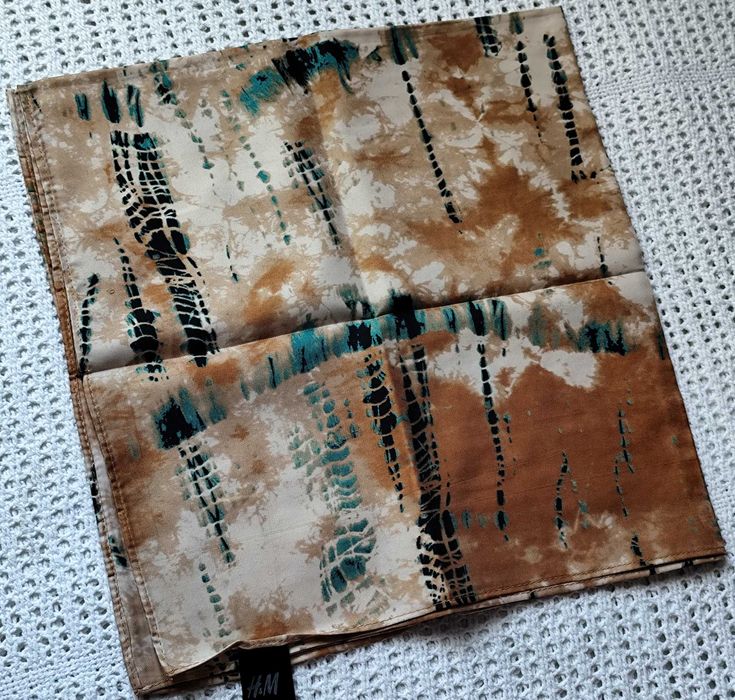 H&M camel szmaragdowa zielona czarna apaszka chustka wzory print