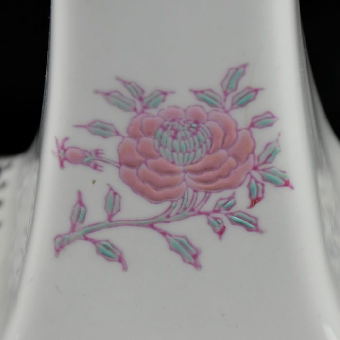 Castiçal em Porcelana com brasão “Chateau de Versailles”