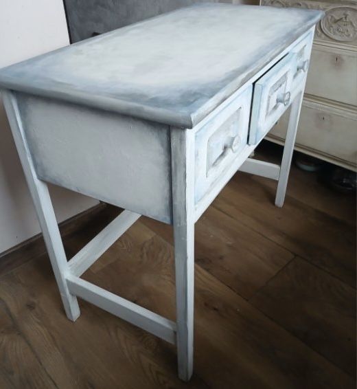 Rustykalna konsolka toaletka