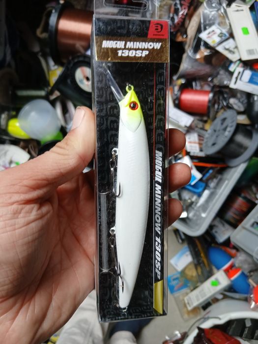 Woer bassday mogul minnow 130mm . Biały