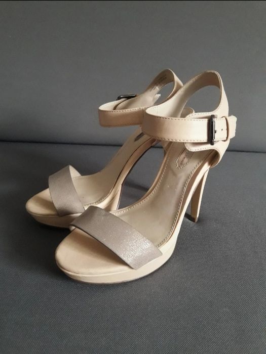 DOROTHY PERKINS Sandały na szpilce w roz 38.