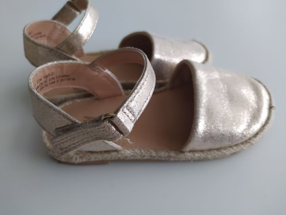 Alpercatas douradas tam. 25