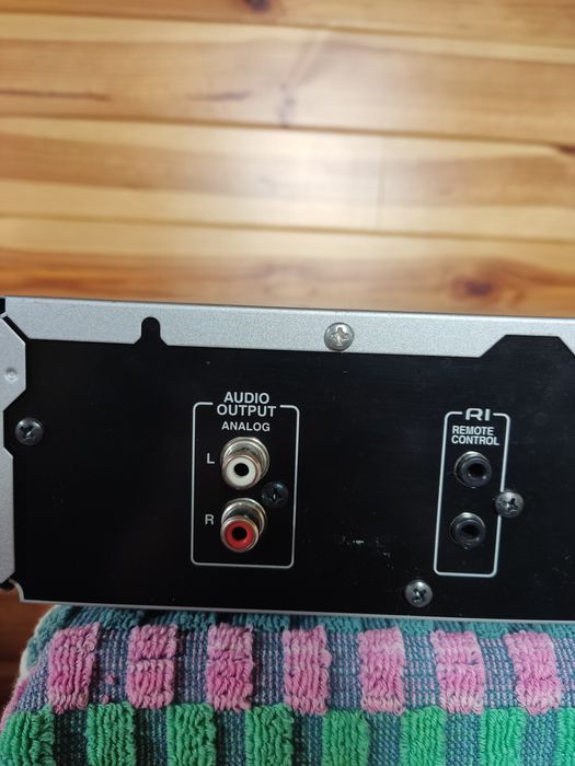 Продам CD програвач Onkyo DX-7355