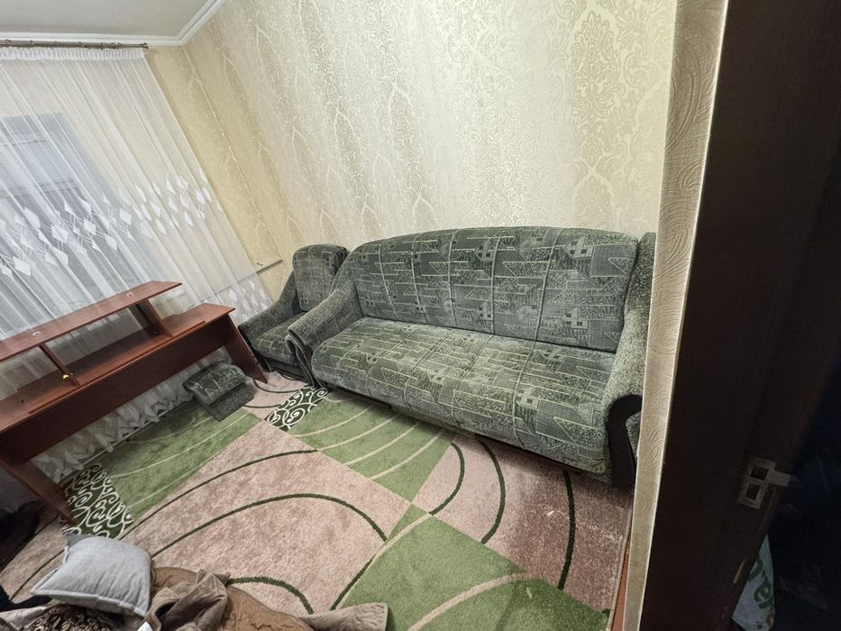 Продам диван з кріслами.