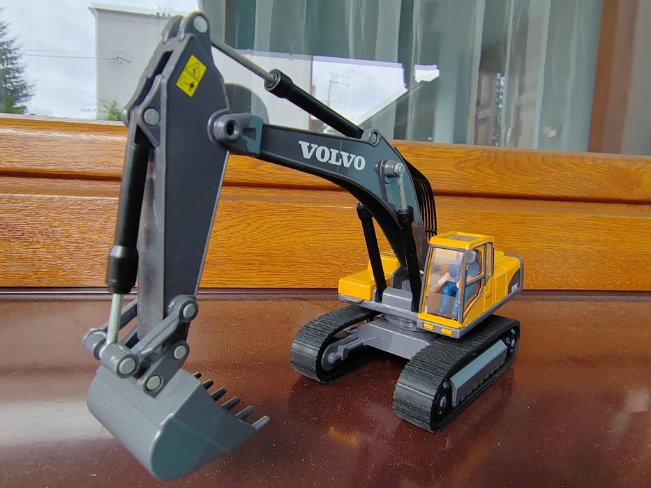 Model koparki Volvo EC 290 firmy siku