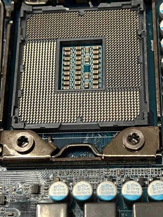 CPU i7920 + Motherboard - Socket 1366 - GA-X58A-UD3R (rev. 2.0)