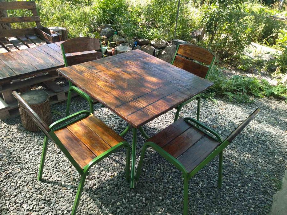 Продам стіл та 4 стільця. Гарний стан 4500