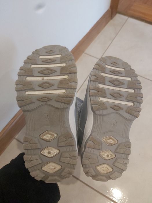 Srebrne śniegowce ocieplane wełną, wodoodporne, błyszczące