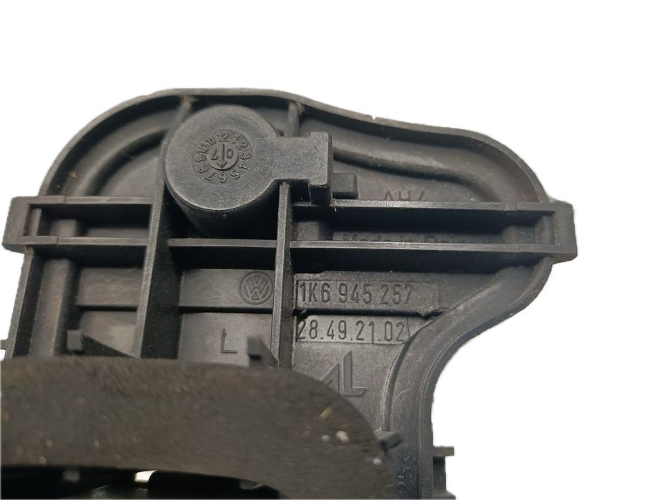 Suporte lâmpada esquerdo VOLKSWAGEN Golf V (1K1)